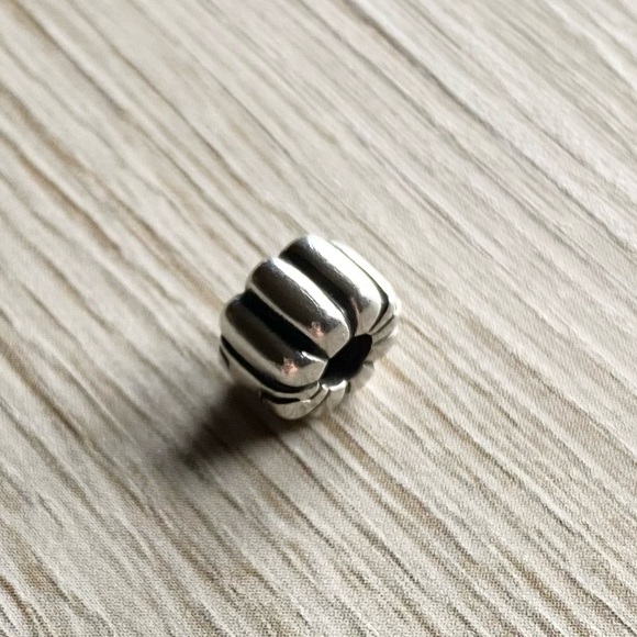 💕 Authentic PANDORA Ribbed Clip - Picture 4 of 7